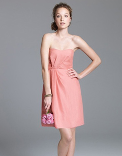 红色婚纱礼服：伴娘礼服的挑选