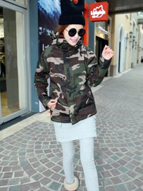 原宿风迷彩外套搭配