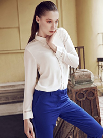 宝蓝色裤子单品搭配