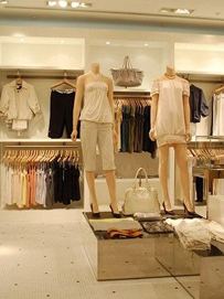 管理经销商“威逼利诱”