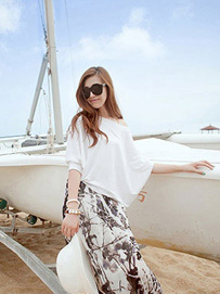 夏季宽松t恤搭配雪纺裙