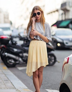 夏季宽松T恤搭配潮流街拍推荐