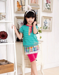 孔雀绿t恤衫格子短裙摆清新文艺