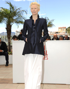 蒂尔达·斯维顿中性风格简洁帅气