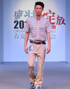 商务男士的格子衬衫怎么搭配