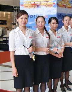 服装店服务吸引顾客  导购很重要