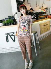 直筒裤搭配什么上衣